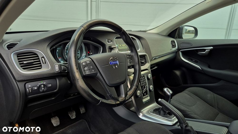 Volvo V40 T3 Momentum - 16