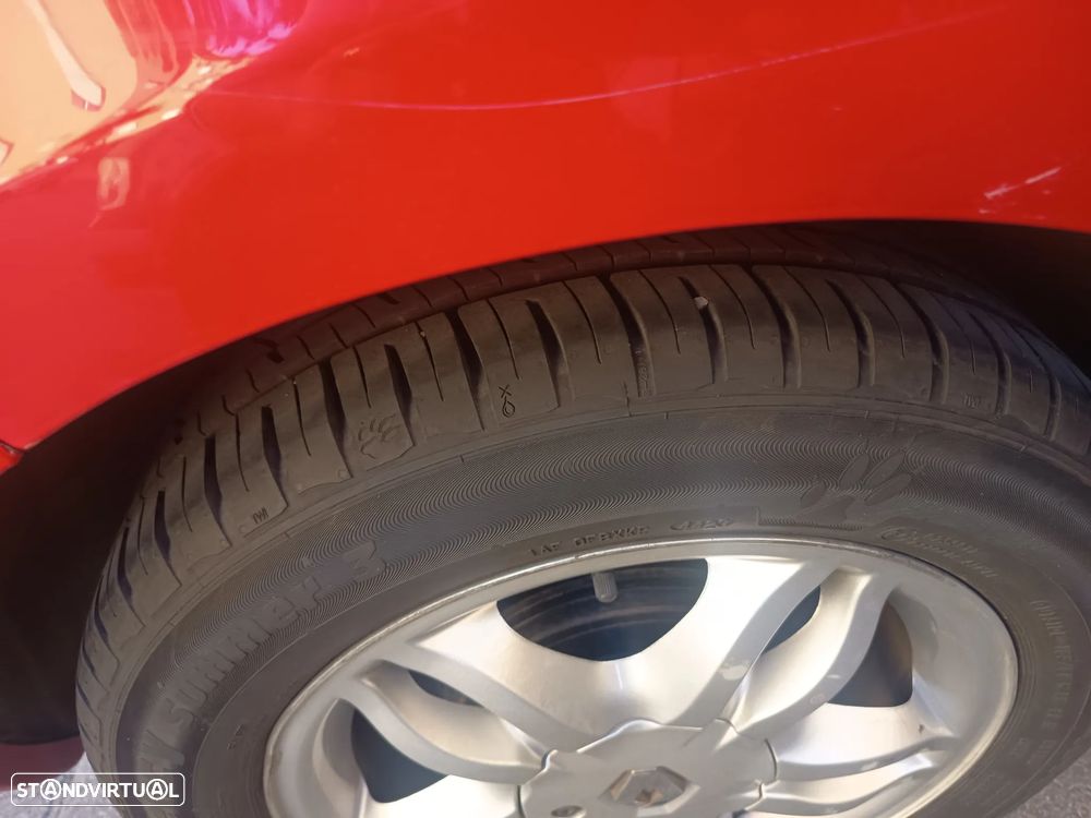 Renault Clio 2013 photo 2