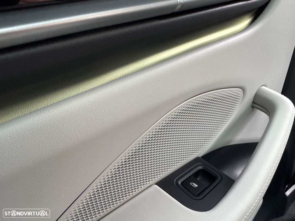 Porsche Macan Electric 4 - 32