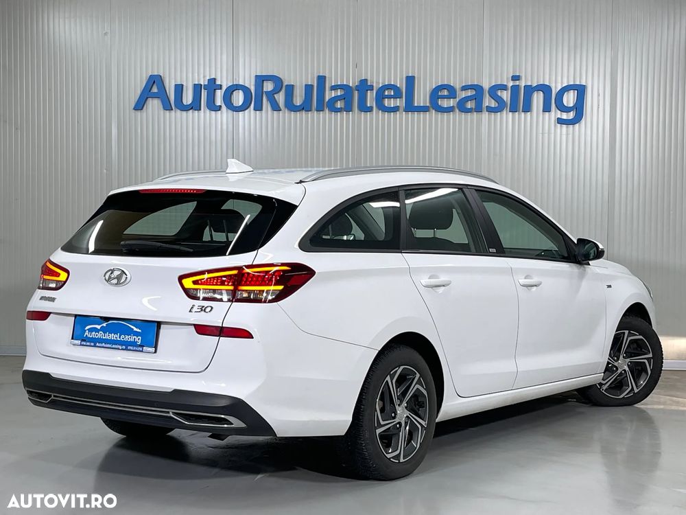 Hyundai i30 1.6 CRDI 48V-Hybrid DCT Trend - 4