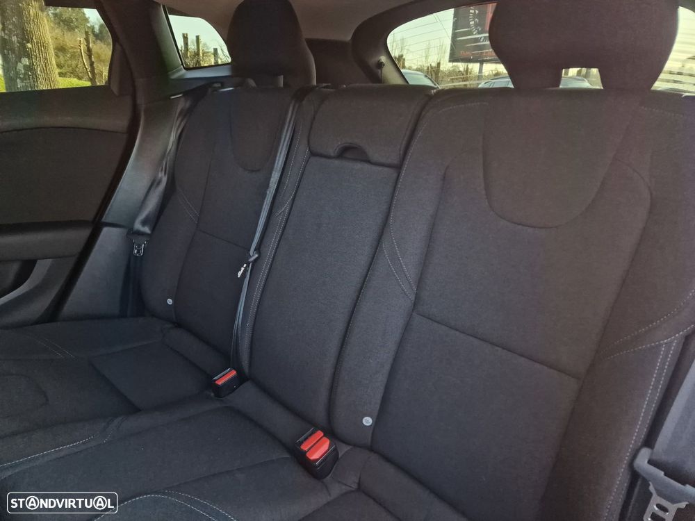 Volvo V40 Cross Country 2.0 D3 - 13