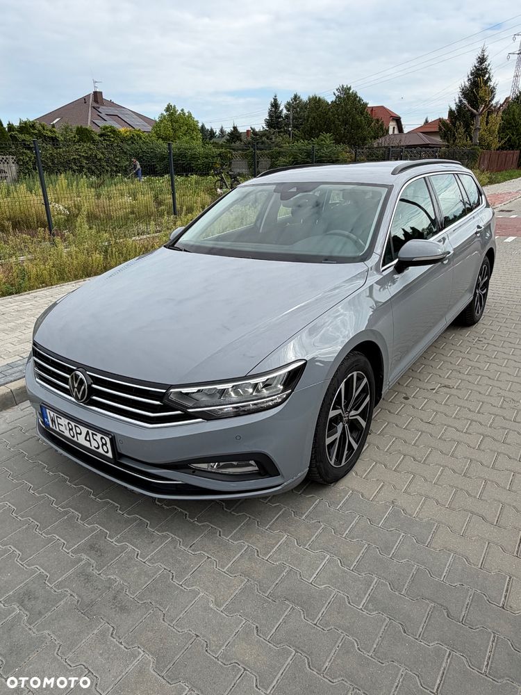 Volkswagen Passat - 1
