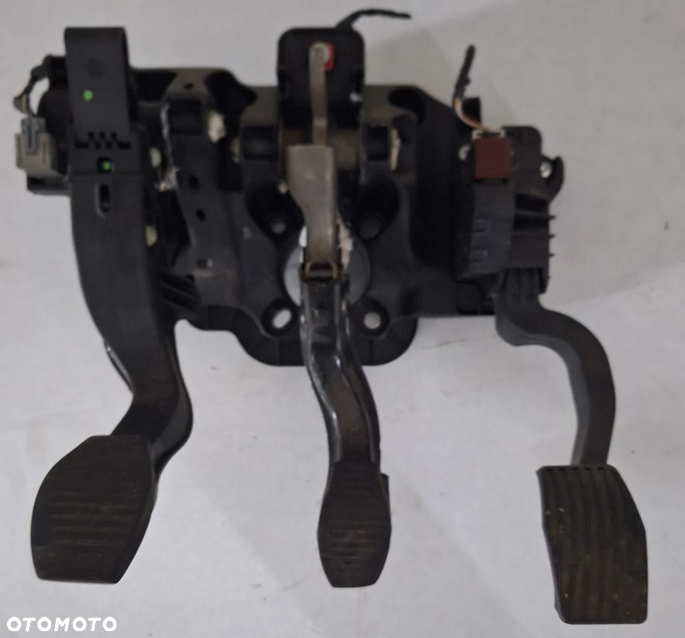 KOMPLET PEDAŁÓW-  FIAT GRANDE PUNTO 2007r / 1,4B-EUROPA - 1