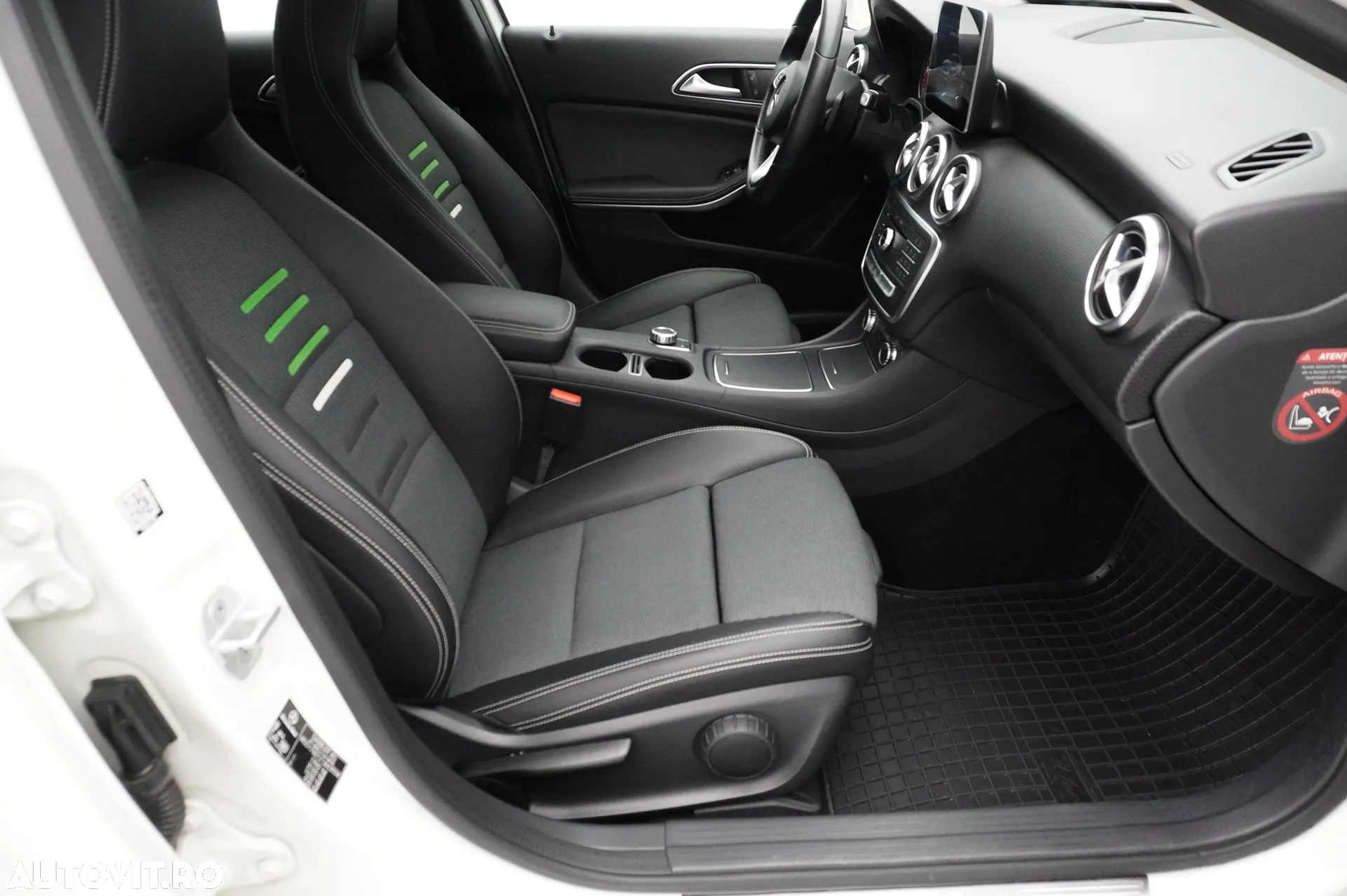 Mercedes-Benz A - 12