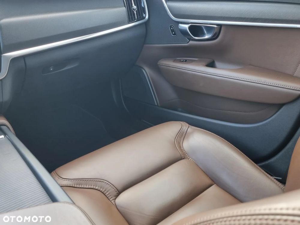 Volvo V90 Cross Country - 22