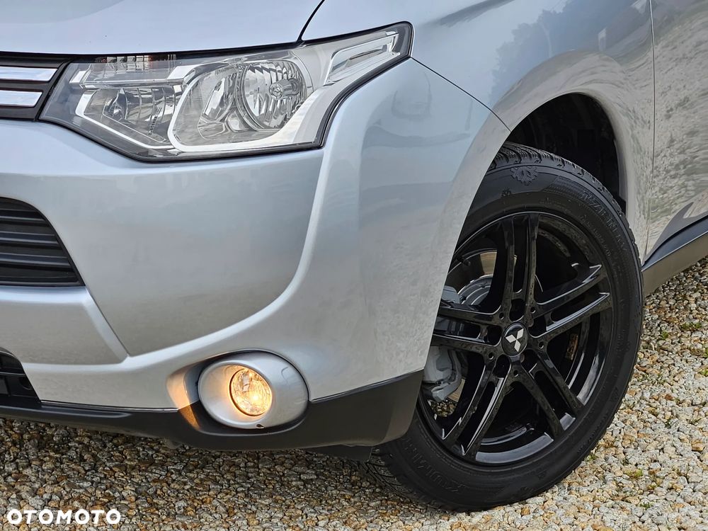 Mitsubishi Outlander 2.0 Invite + 2WD - 18