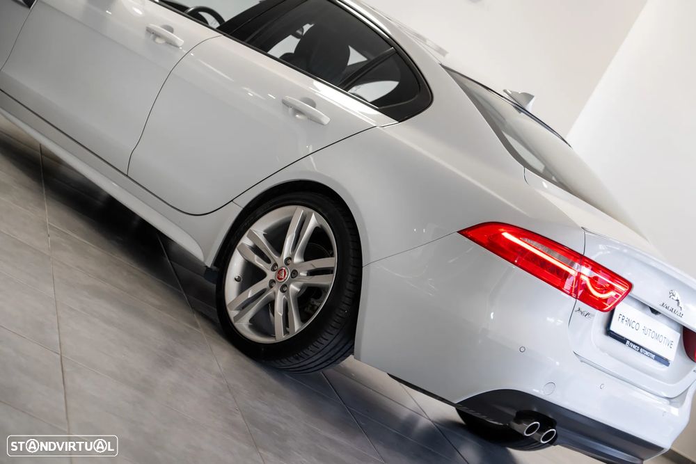 Jaguar XE - 5