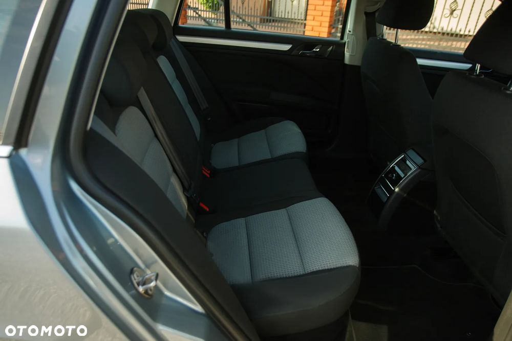 Skoda Superb 2.0 TDI PD Elegance - 30