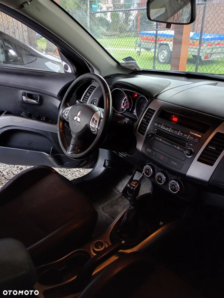 Mitsubishi Outlander 2.0 DI-D 4WD Intense - 14