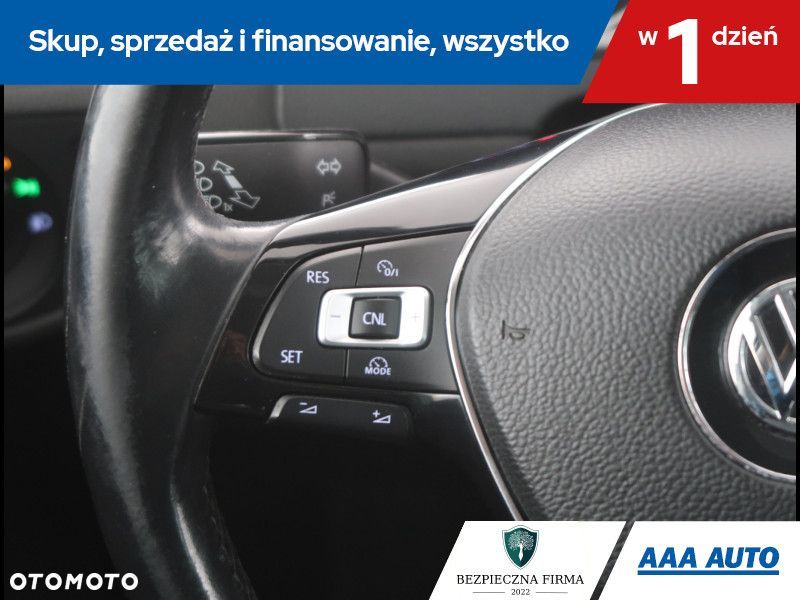 Volkswagen Golf - 17