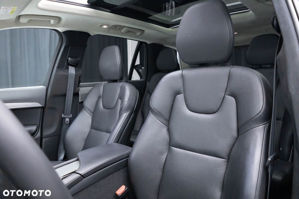 Volvo XC 90 B5 D AWD Ultimate Dark - 32