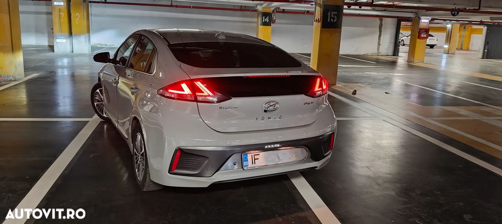 Hyundai IONIQ - 7