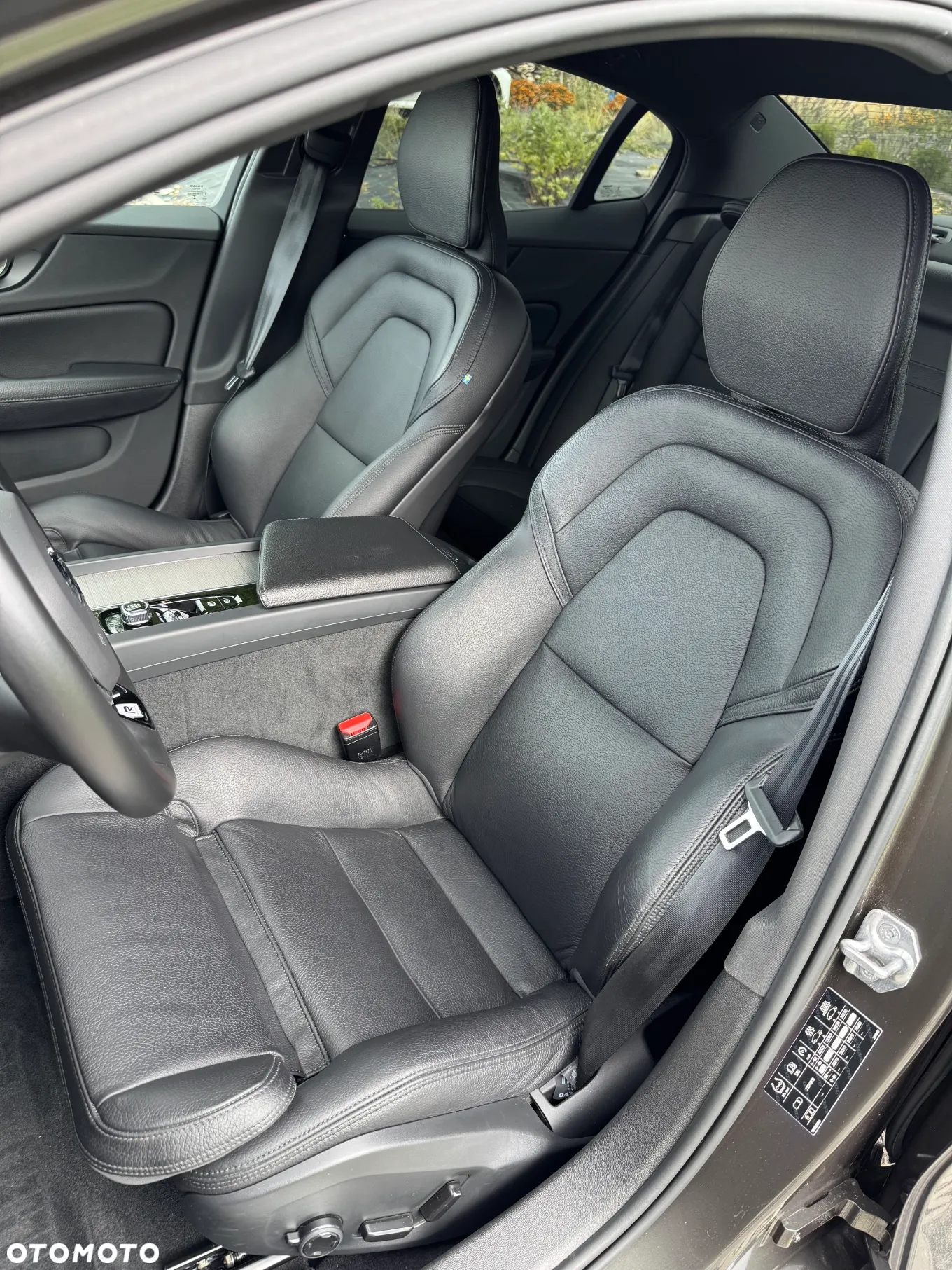 Volvo S60 T5 R-Design - 10