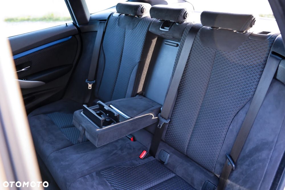 BMW Seria 3 320d M Sport - 28