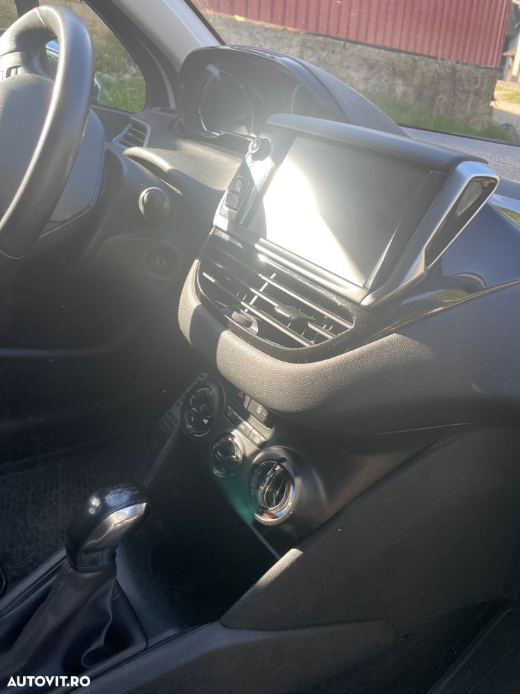Peugeot 208 - 2