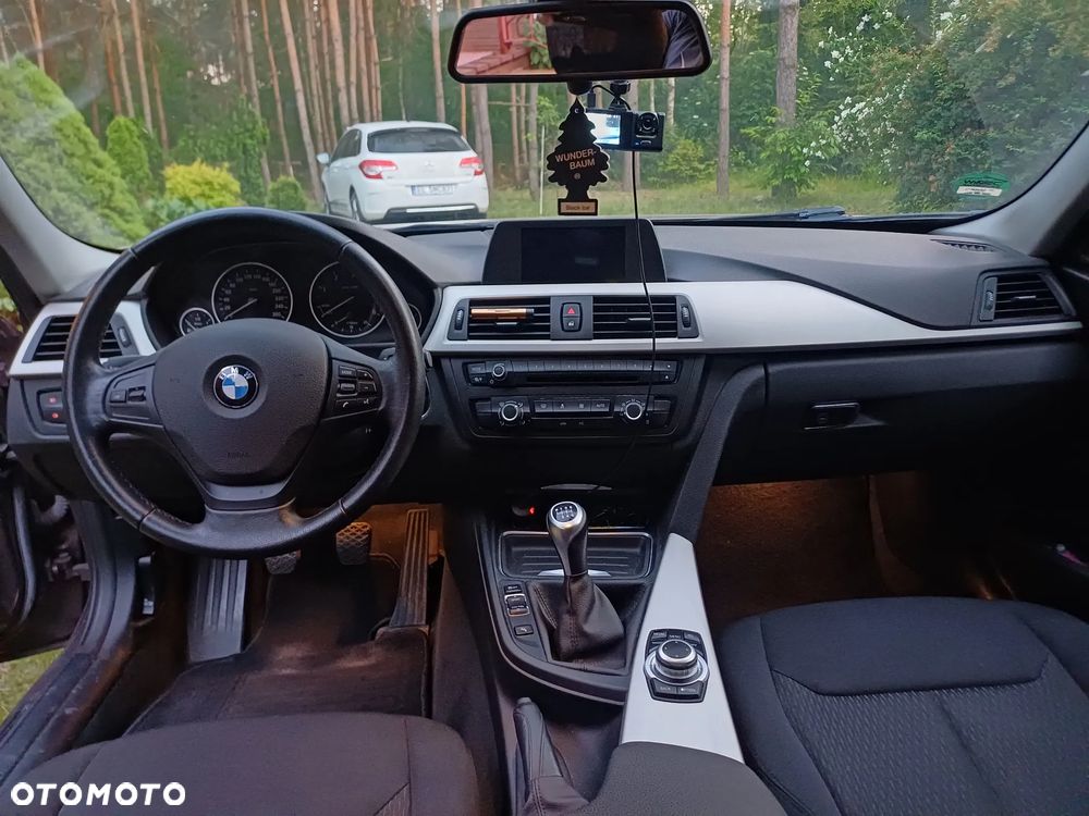 BMW Seria 3 318d - 5