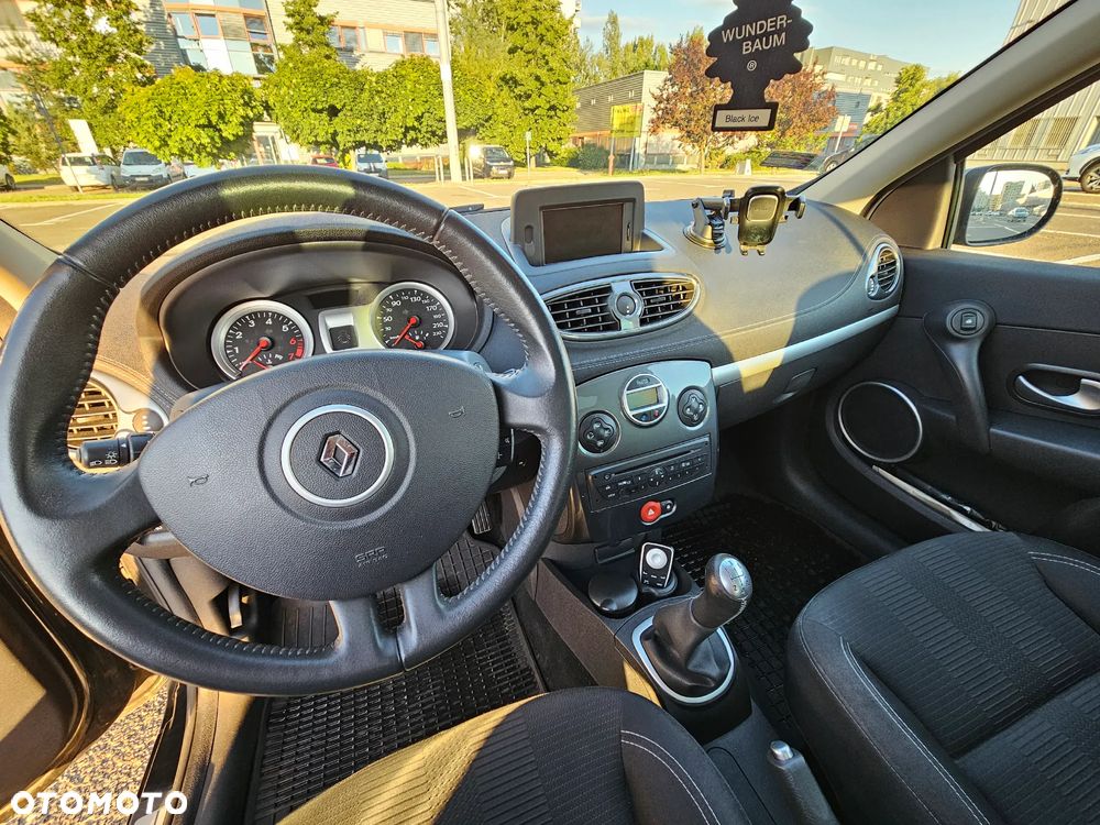 Renault Clio - 10