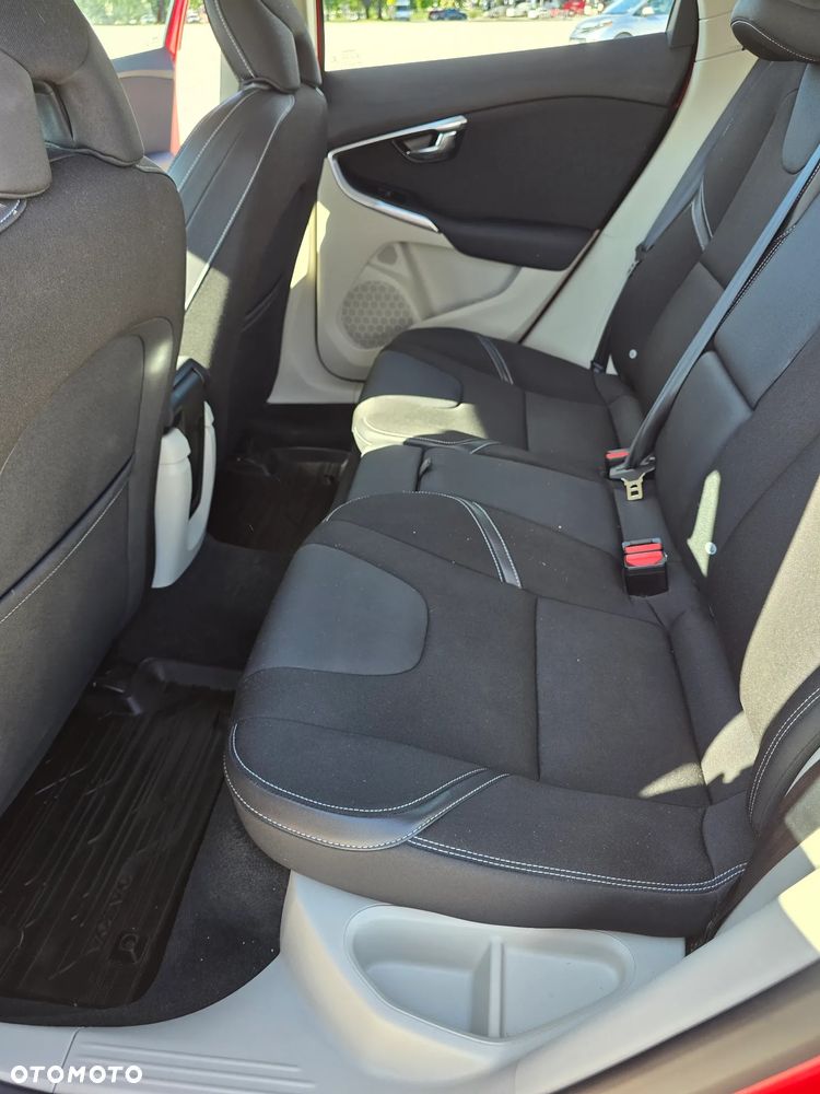 Volvo V40 T2 Drive-E Momentum - 12