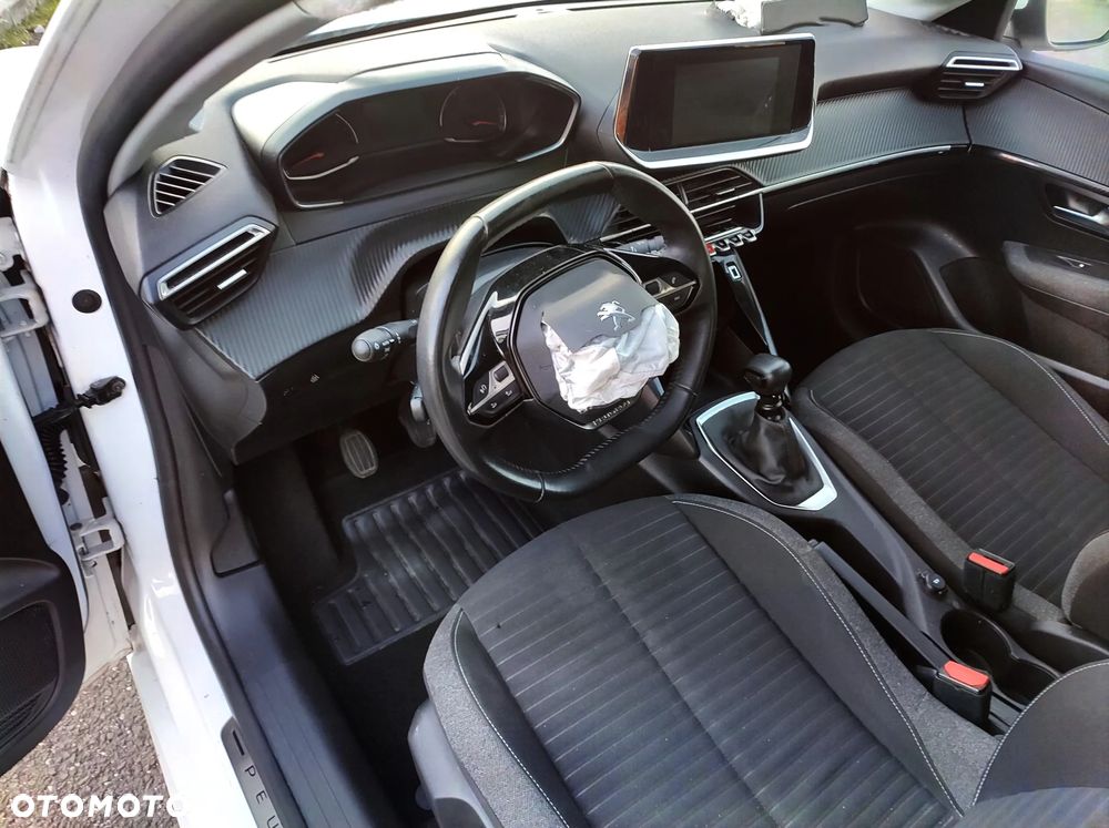 Peugeot 208 1.2 PureTech Style S&S - 10