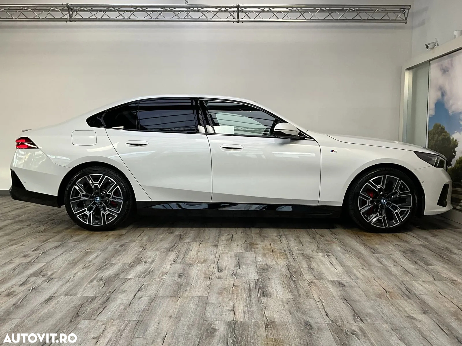 BMW Seria 5 550e xDrive AT PHEV - 4