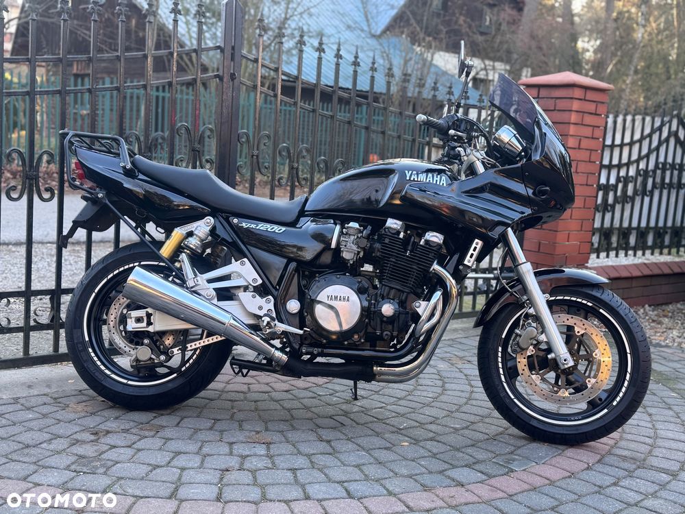 Yamaha XJR - 3