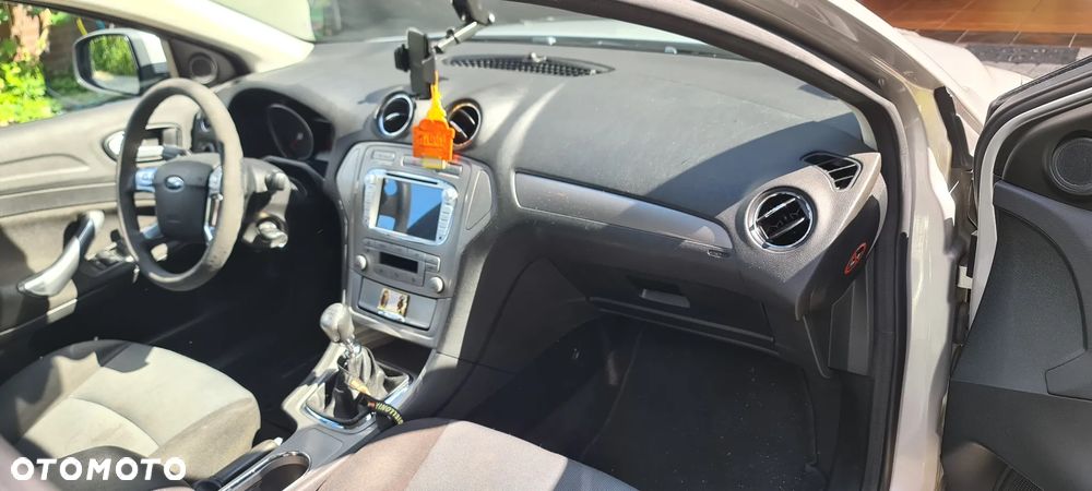 Ford Mondeo 1.8 TDCi Ambiente - 19