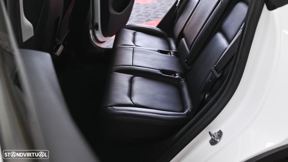 Tesla Model Y Long Range Dual Motor AWD - 37