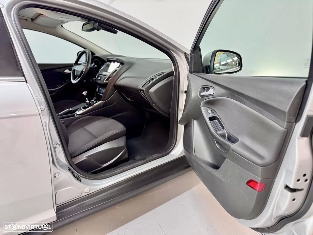 Ford Focus 1.0 EcoBoost S&S ACTIVE X - 43