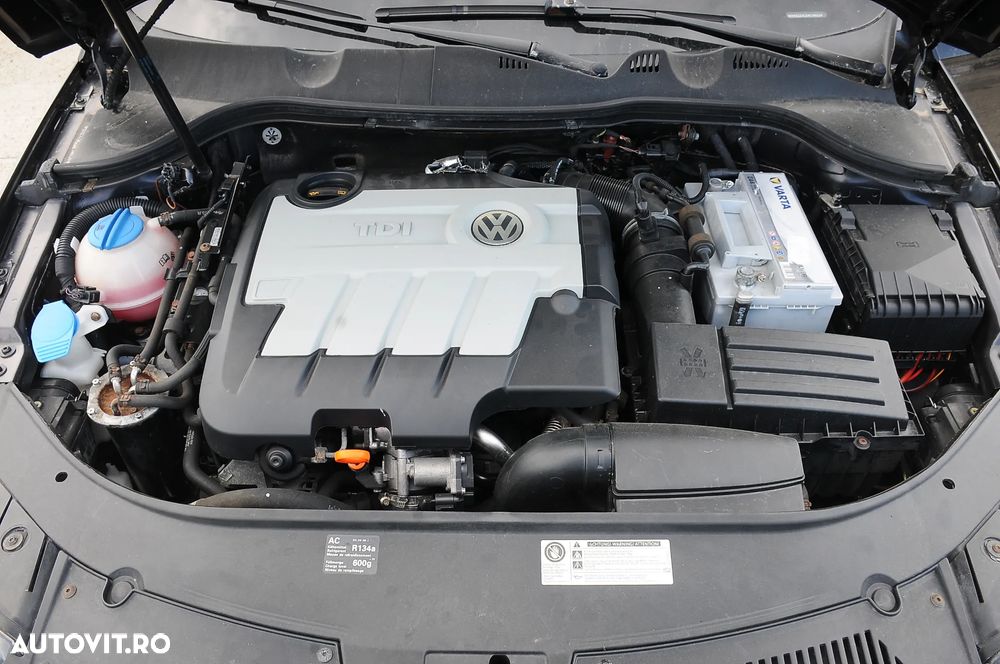 Volkswagen Passat Variant 2.0 TDI Blue TDI Highline - 16