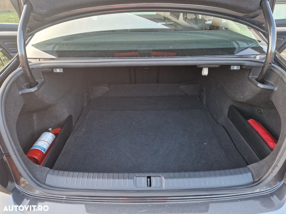 Volkswagen Passat 2.0 TDI DSG Highline - 30