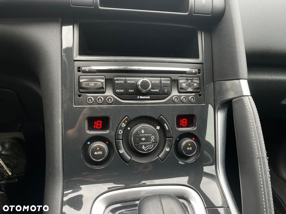 Peugeot 3008 2.0 HDi HYbrid4 - 26