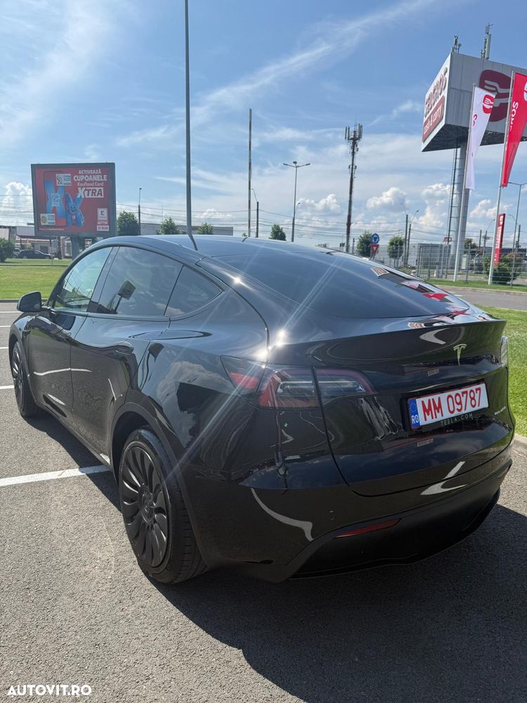 Tesla Model Y Long Range Dual Motor AWD - 3