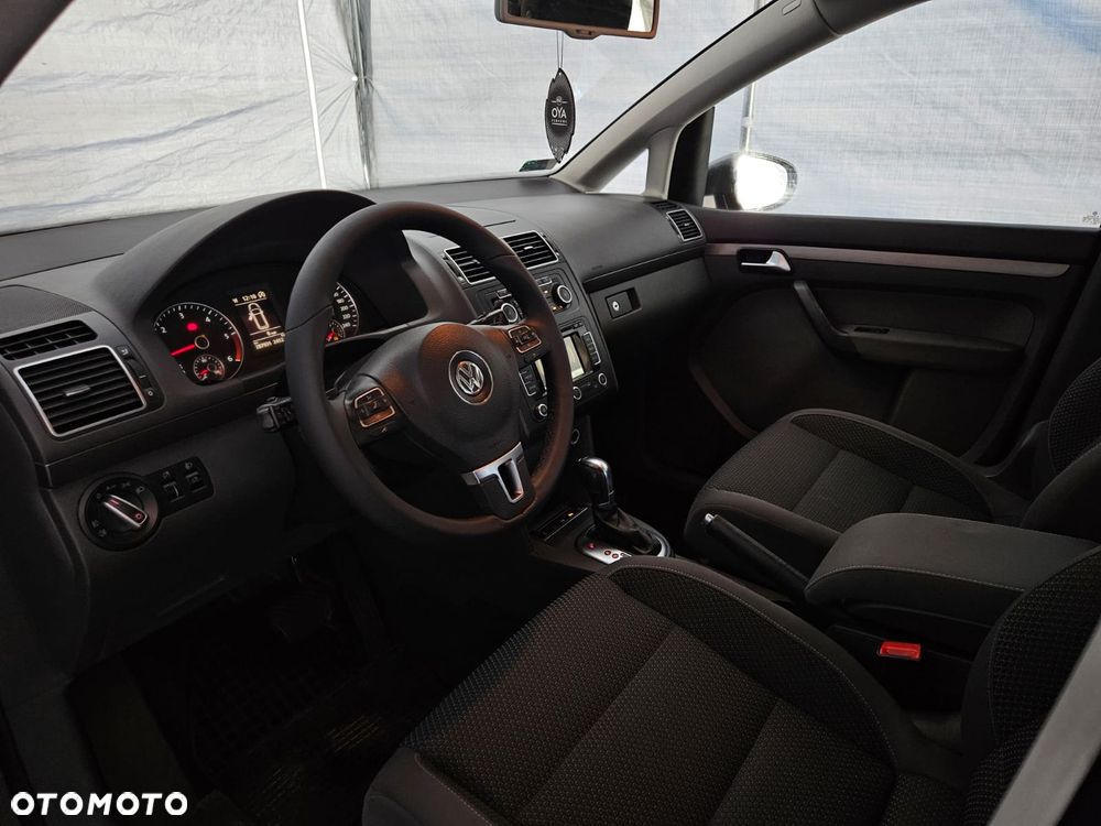 Volkswagen Touran - 17