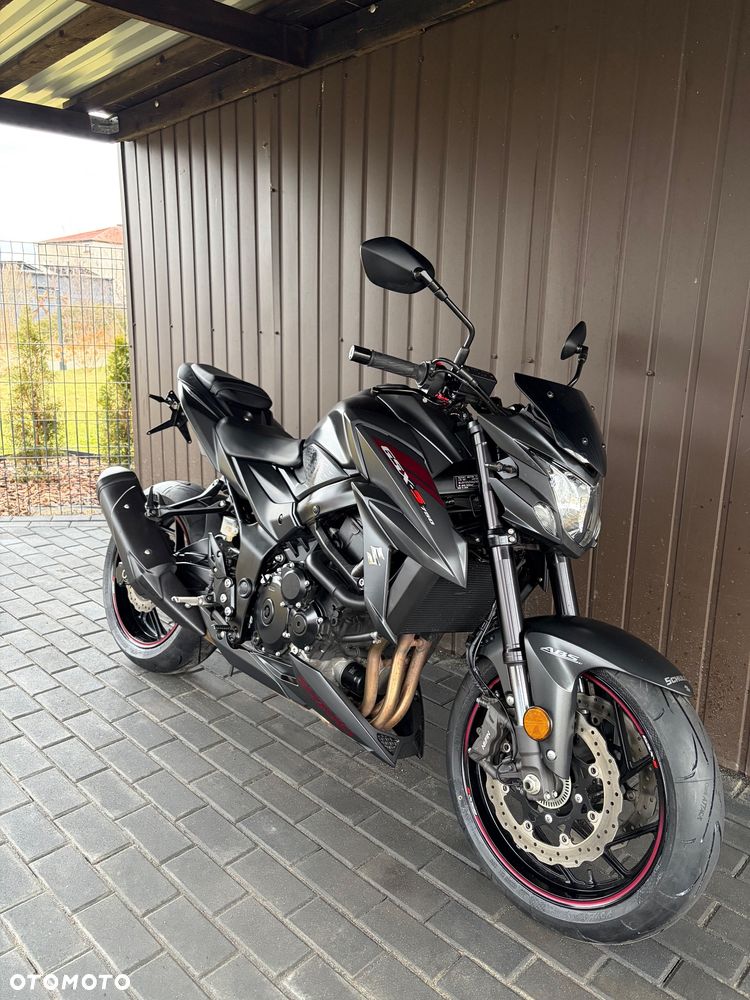 Suzuki GSX - 8