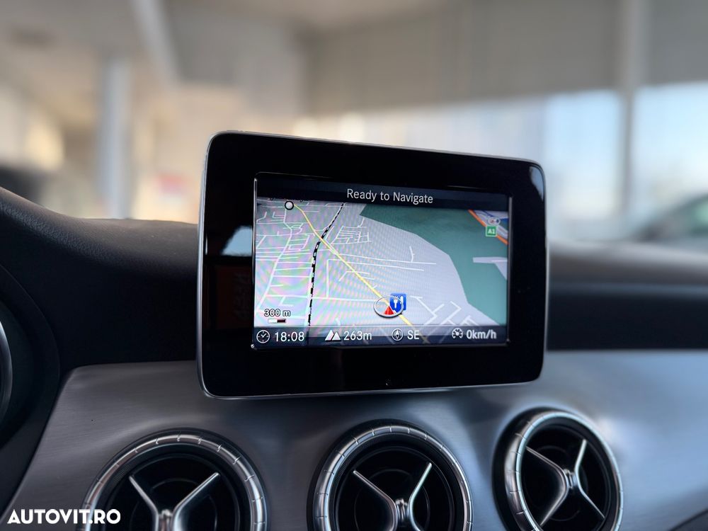 Mercedes-Benz CLA 200 - 30