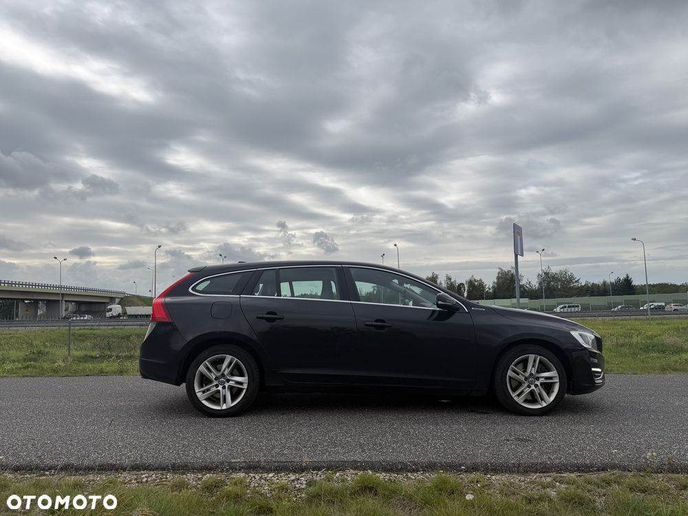 Volvo V60 D6 AWD Plug-in Hybrid Summum - 24
