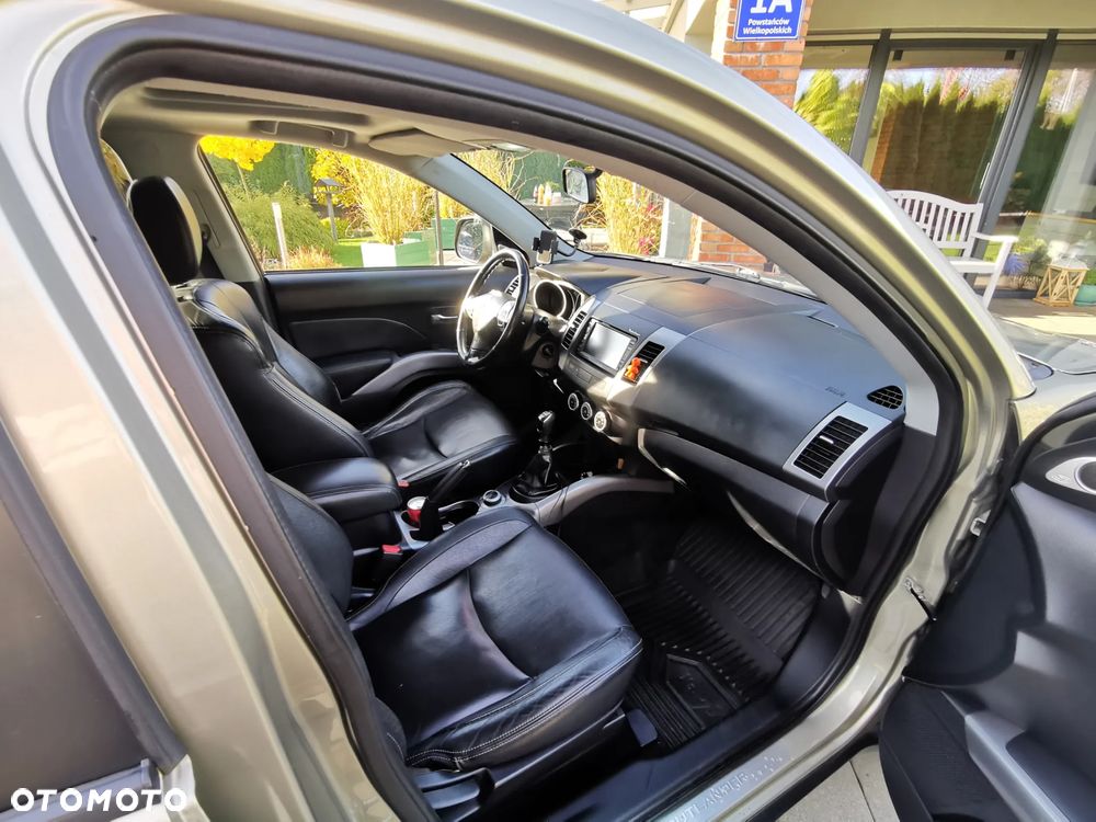 Mitsubishi Outlander 2.2 DI-D 4WD Intense - 12