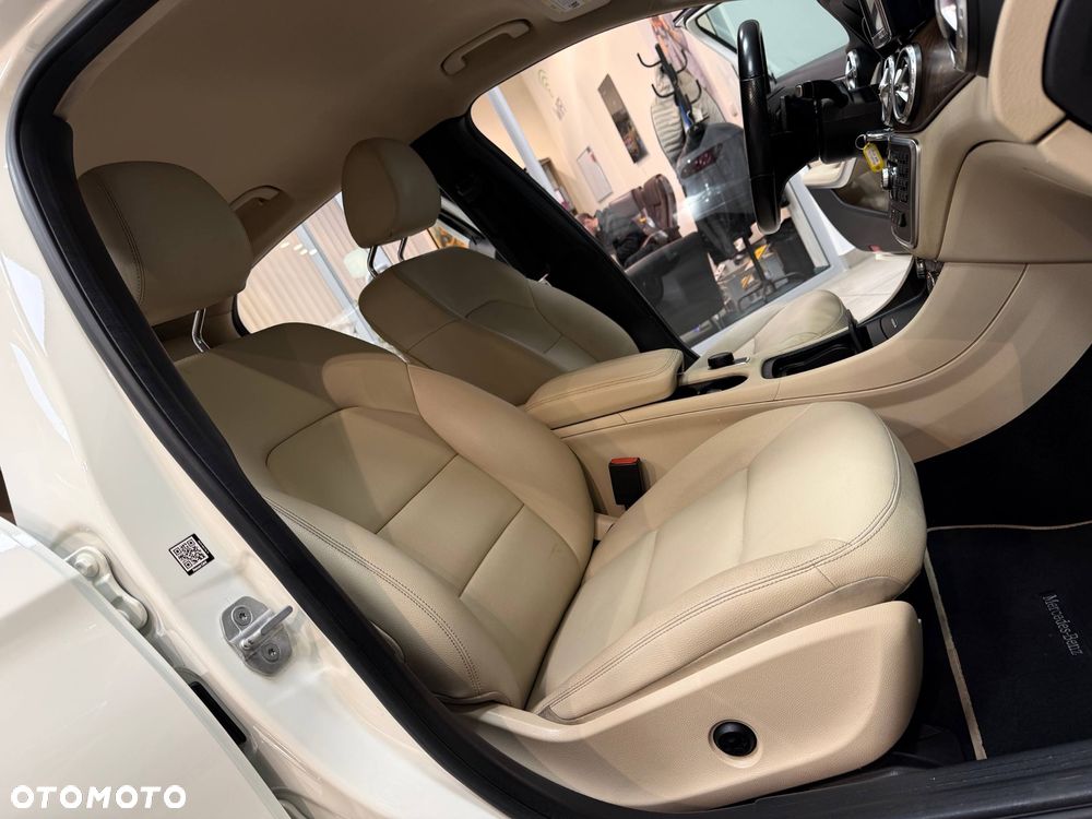 Mercedes-Benz GLA 250 7G-DCT SCORE - 24