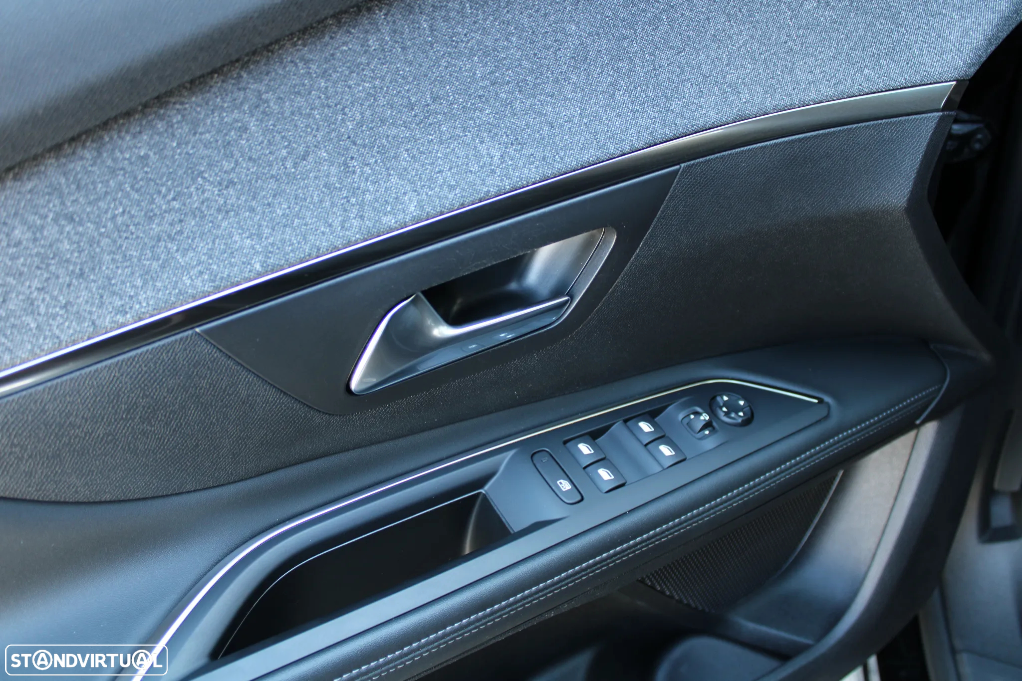 Peugeot 5008 1.5 BlueHDi Allure EAT8 - 33