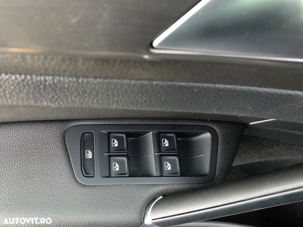 Volkswagen e-Golf - 22