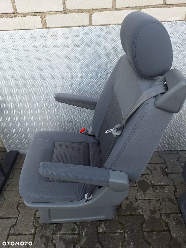 FOTEL OBROTOWY VW T5 MULTIVAN - 8