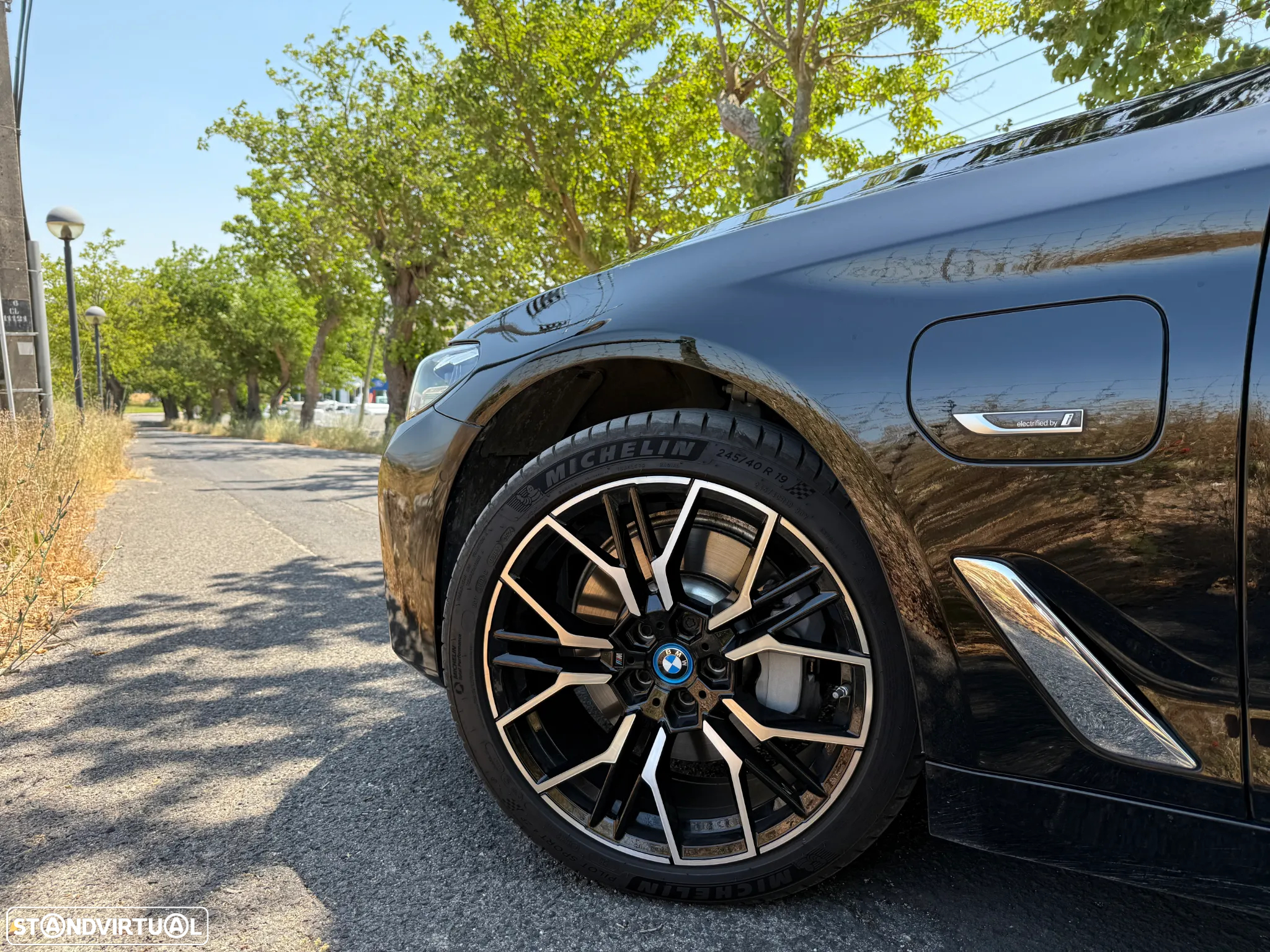 BMW 530 e Pack Desportivo M - 13
