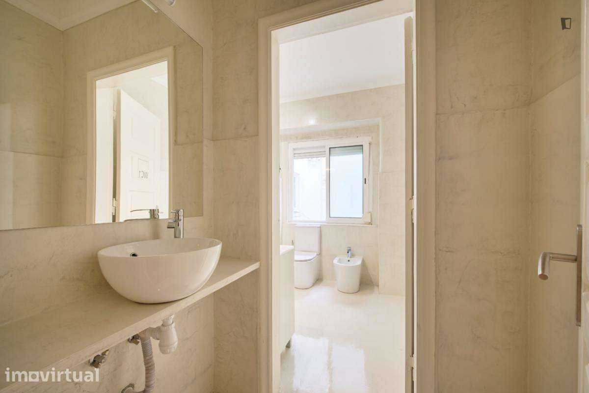 Quarto - localizado em Entrecampos Lisbon - Grande imagem: 2/42