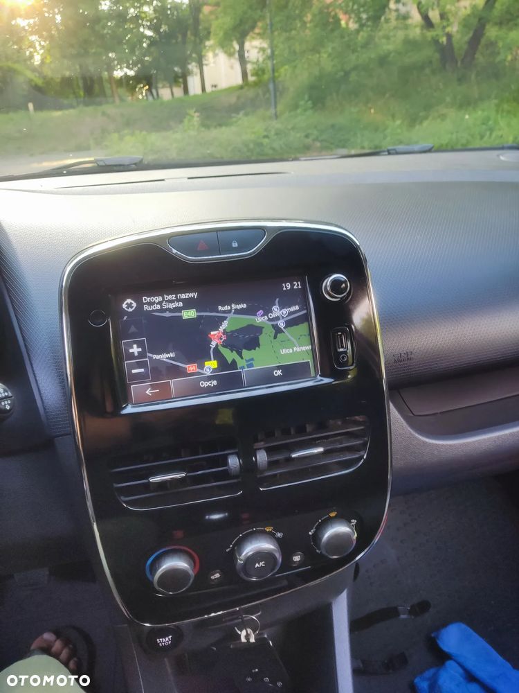 Renault Clio 1.2 16V Confort Privilege - 24
