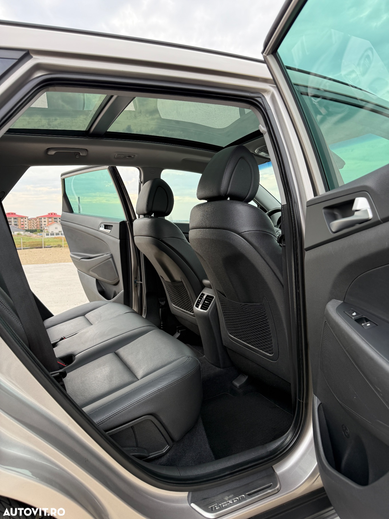 Hyundai Tucson 2.0 CRDI 4WD 6AT Luxury Pack+ - 9