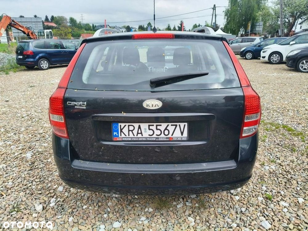 Kia Ceed - 8