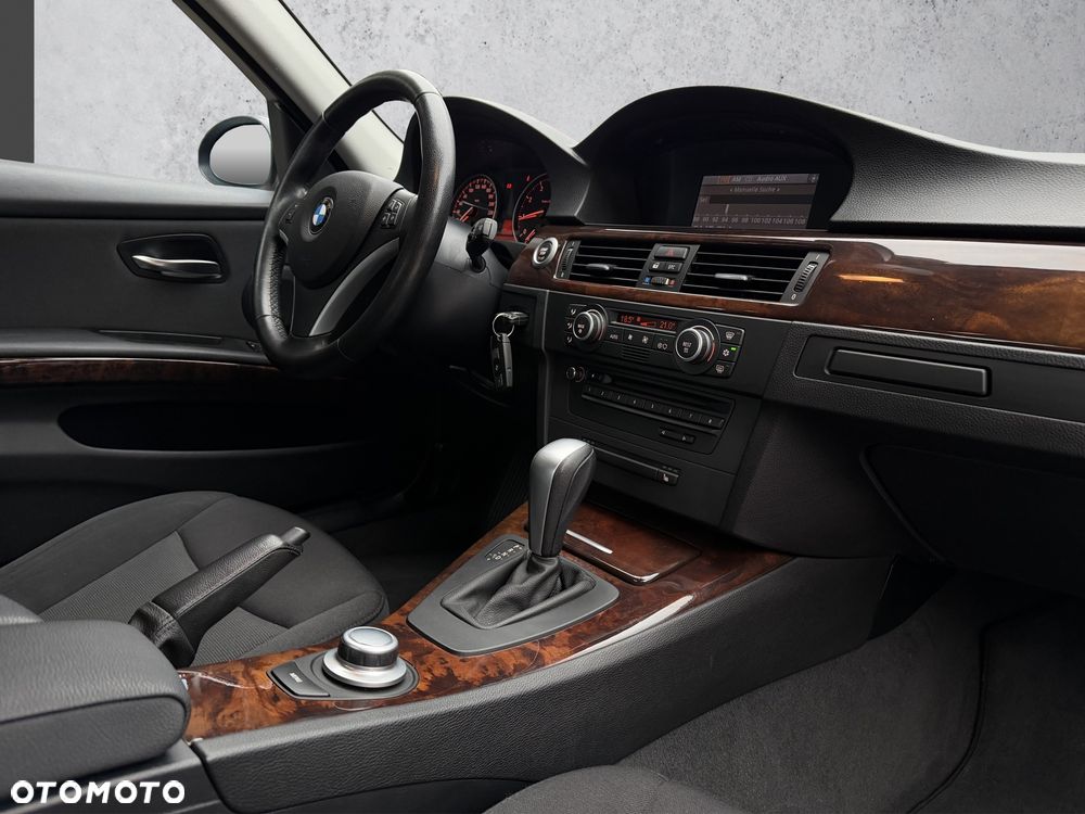 BMW Seria 3 320i Edition Exclusive - 17