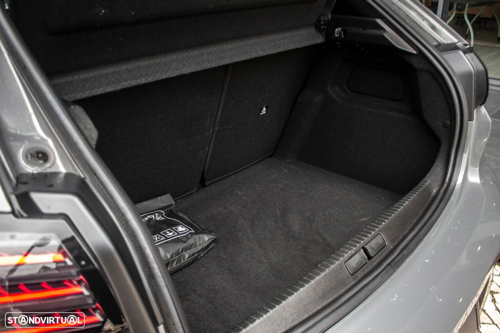 Peugeot 208 1.2 Hybrid GT e-DCS6 - 29