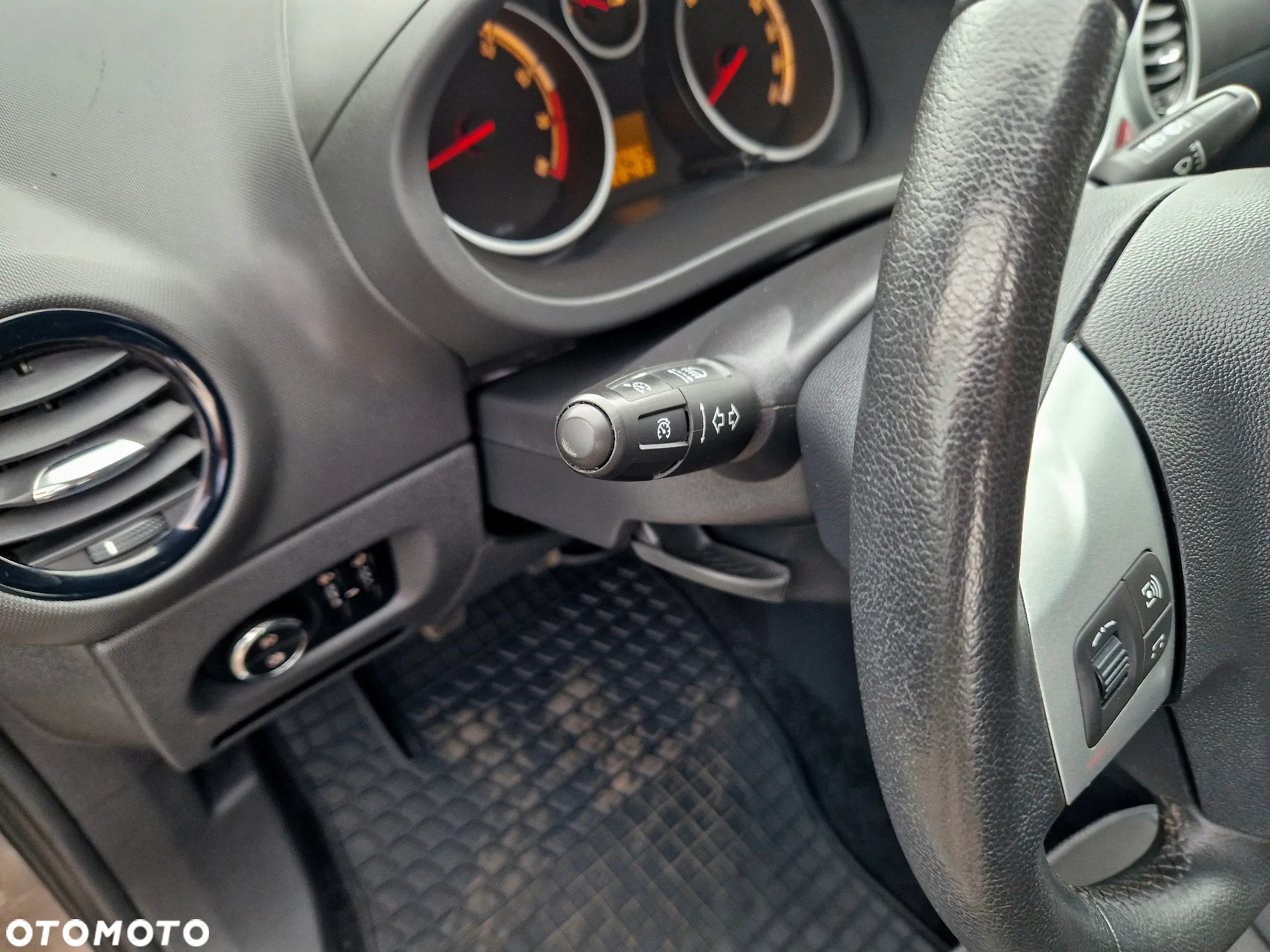 Opel Corsa 1.4 16V Innovation - 12