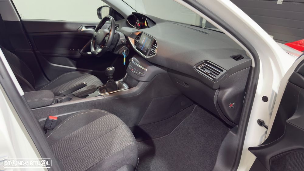 Peugeot 308 1.5 BlueHDi Style - 11